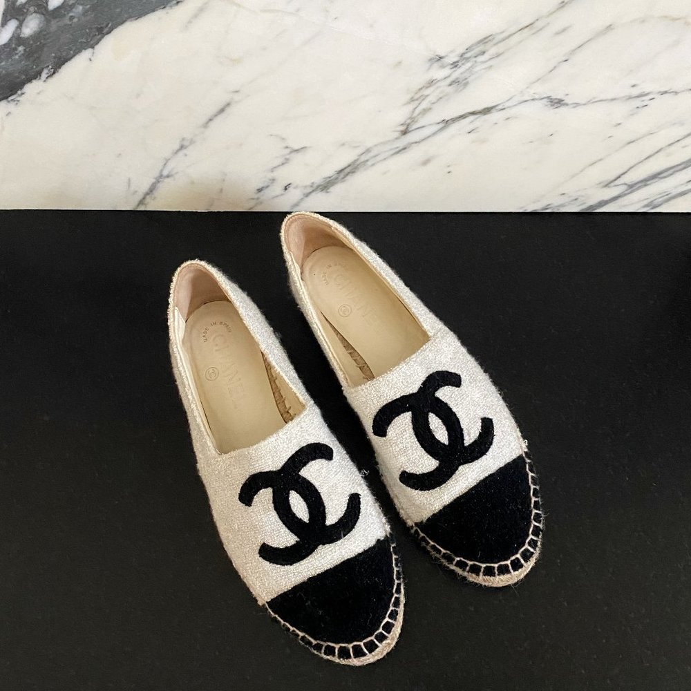 CHANEL ESPADRILLES black and white/silver tweed great condition size 38 (US 7.5)